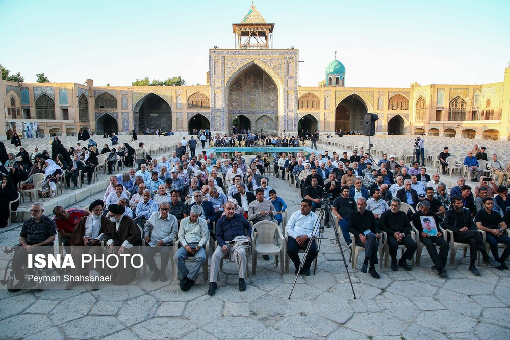 عکس/ مراسم جانباختگان حادثه بندر شهیدرجایی در اصفهان
