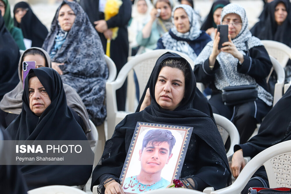 عکس/ مراسم جانباختگان حادثه بندر شهیدرجایی در اصفهان