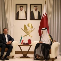 دیدار سید عباس عراقچی با نخست وزیر و وزیر خارجه قطر در دوحه 