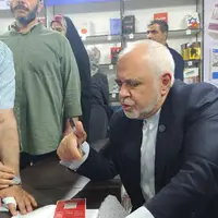 عکس/ جشن امضای کتاب ظریف در نمایشگاه کتاب تهران 