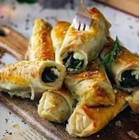 طرز تهیه رول سیب‌زمینی پنیری با بورانی اسفناج