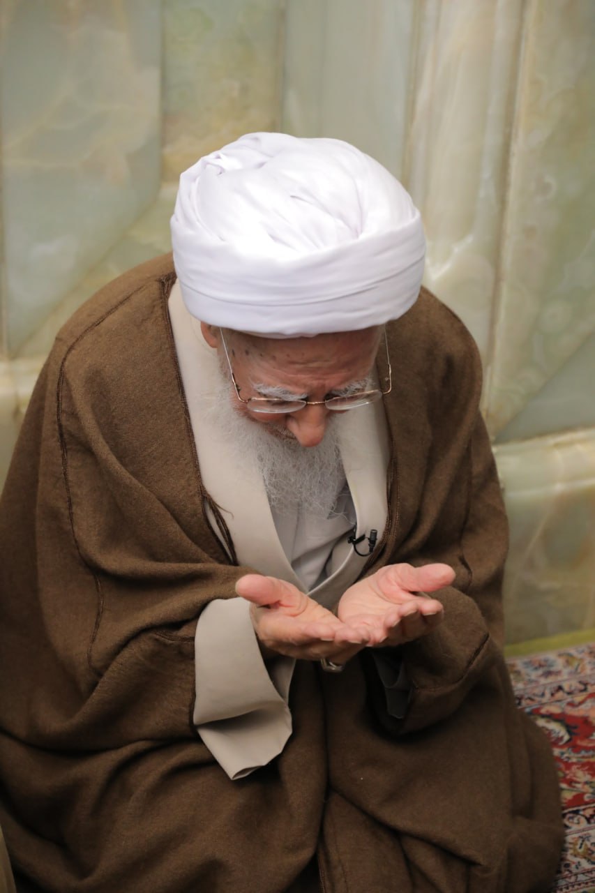 عکس/ تشرف آیت‌الله جوادی آملی به حرم مطهر امامین کاظمین علیهماالسلام
