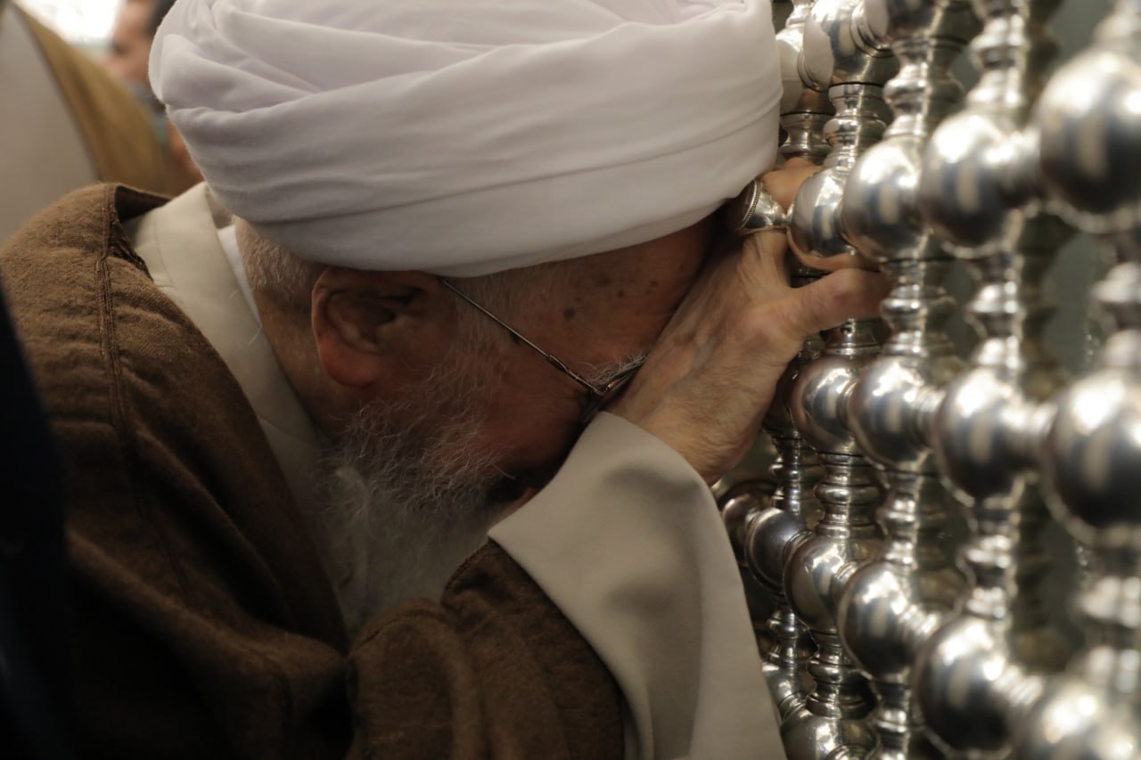عکس/ تشرف آیت‌الله جوادی آملی به حرم مطهر امامین کاظمین علیهماالسلام