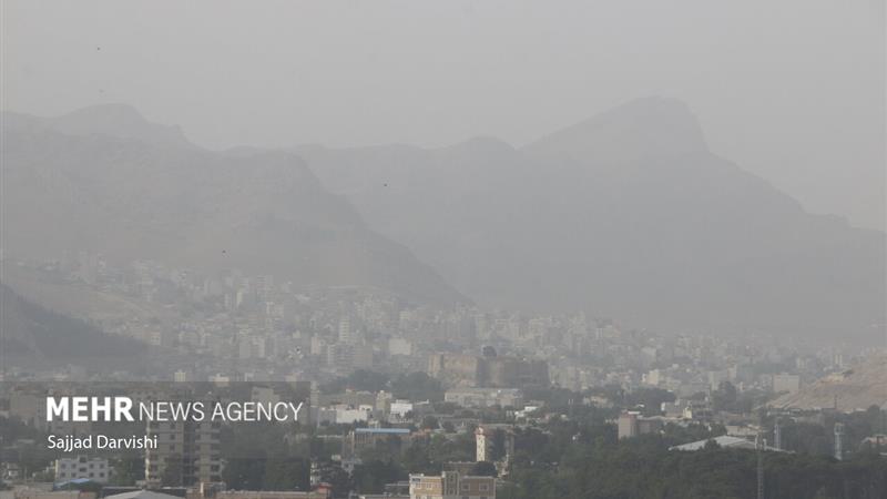 وزش باد شدید و نفوذ گردوخاک به آسمان لرستان