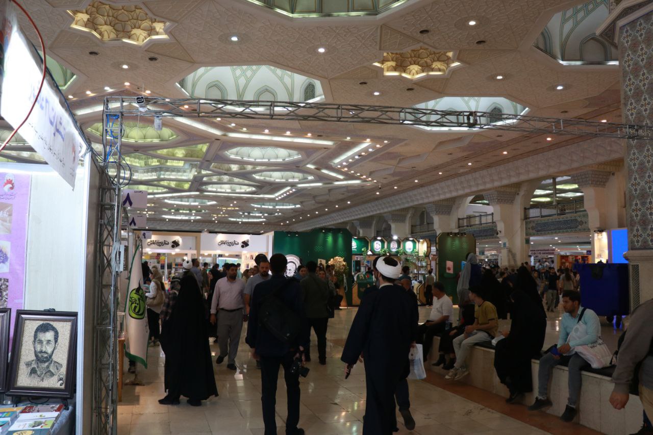 بازدید معاون رییس جمهور از نمایشگاه بین المللی کتاب