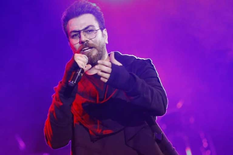 آهنگ «بزن تار که امشب دلم از دنیا گرفته» با صدای گرشا رضایی