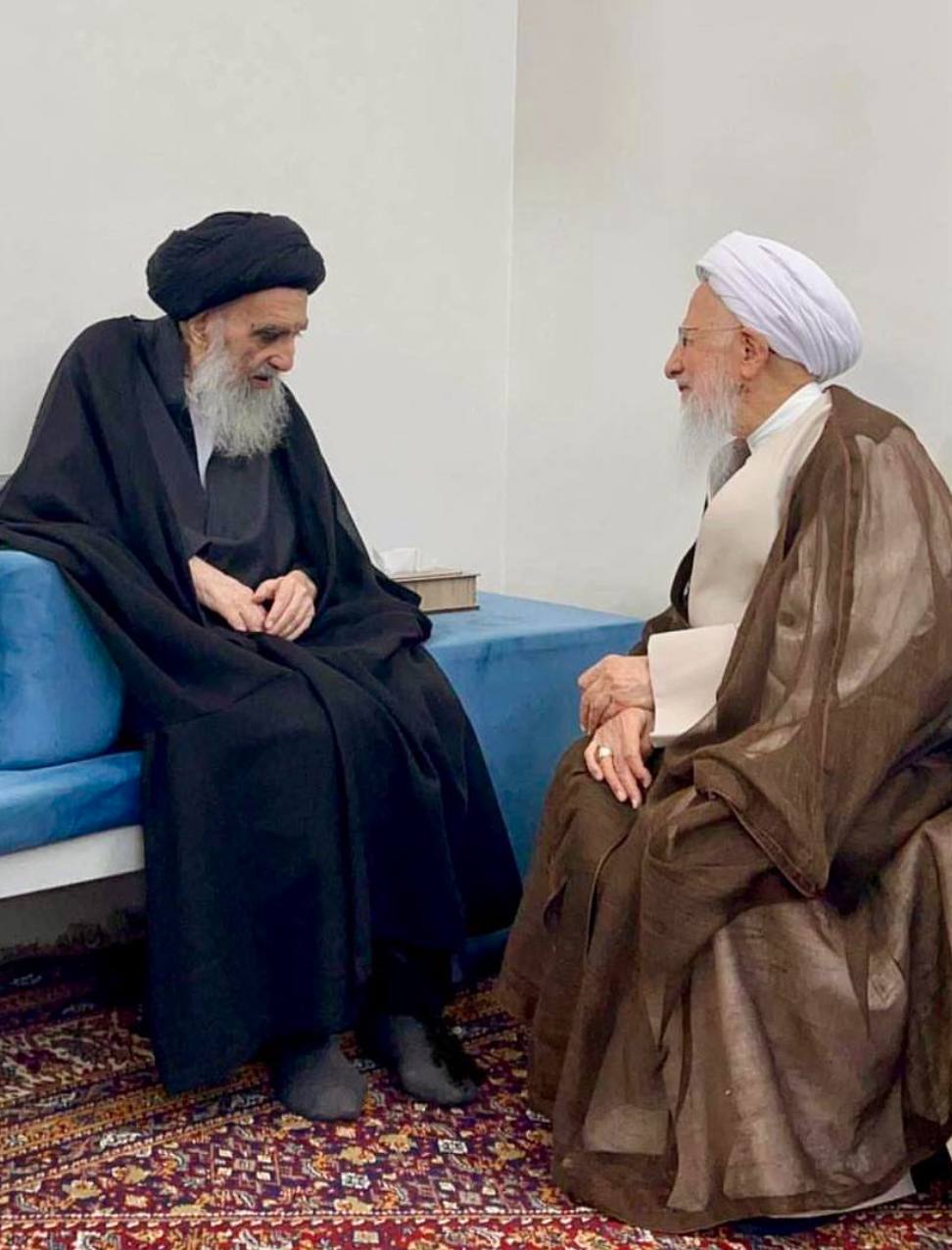 دیدار و گفتوگوی آیتالله جوادی آملی با آیتالله سیستانی در نجف