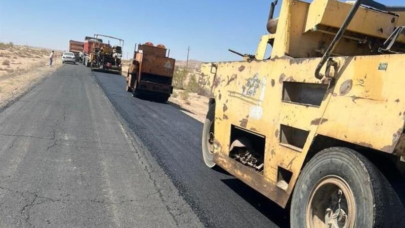عملیات آسفالت محور روستایی سرخه در حال اجرا است