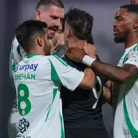 استقبال از عبدالرزاق حمدالله با پرتاب بطری