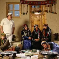 میرطاهر مظلومی و گیتی قاسمی مجری یک مسابقه تلویزیونی  