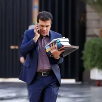 معاون علمی رئیس جمهور معاون اقتصادی خود را عزل کرد