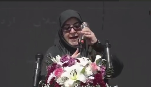 واکنش سخنگوی دولت به گرمای هوا حین سخنرانی؛ «من گرمم شده، اینجا نمی تونم صحبت کنم»