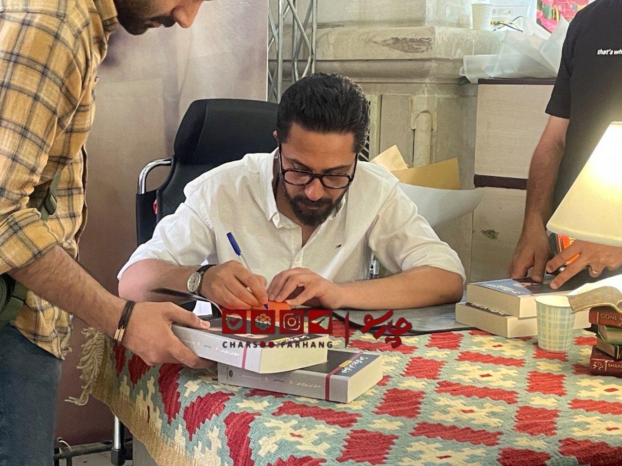 روزبه بمانی به نمایشگاه کتاب رفت