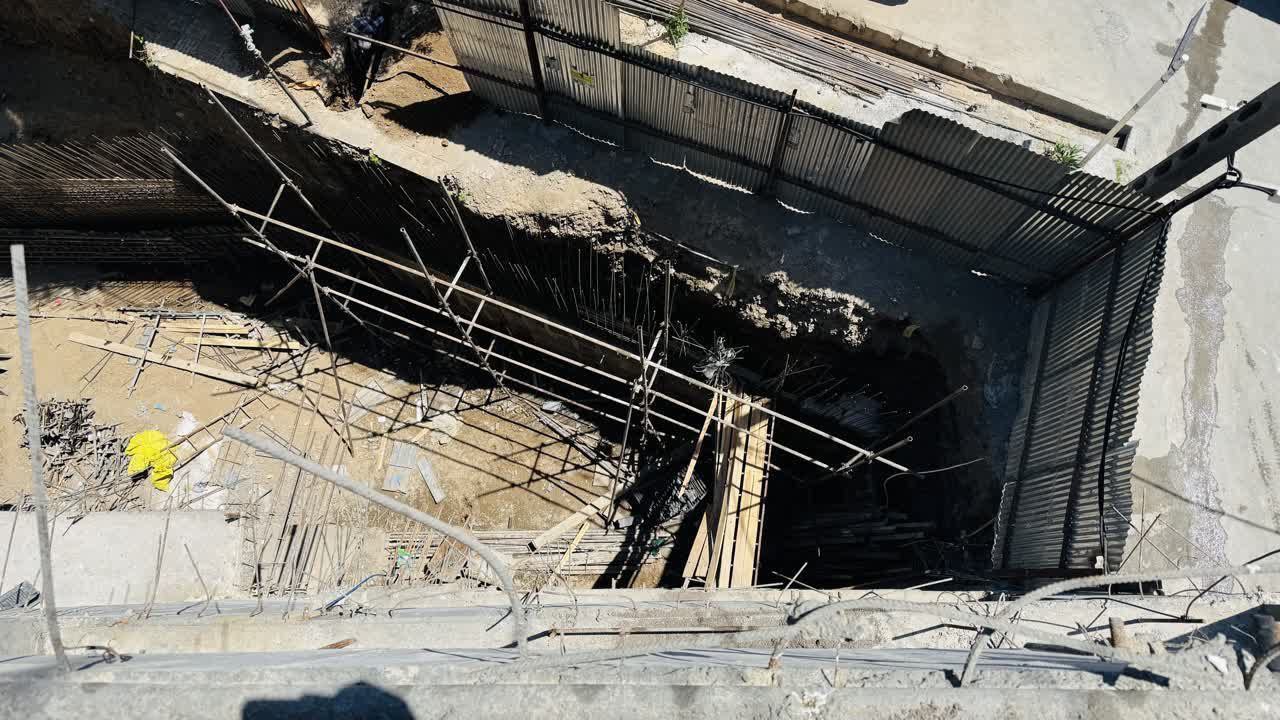 سقوط بالابر بر روی دو کارگر در خیابان ناصرخسرو مشهد