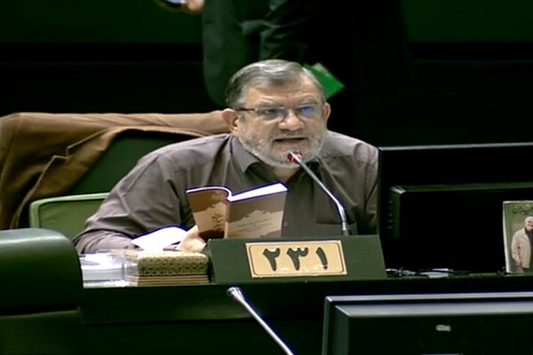 هشدار روح‌الامینی به آمریکا: کاری نکنید هشتگ «یواش یواش» را در قانون‌گذاری جاری کنیم