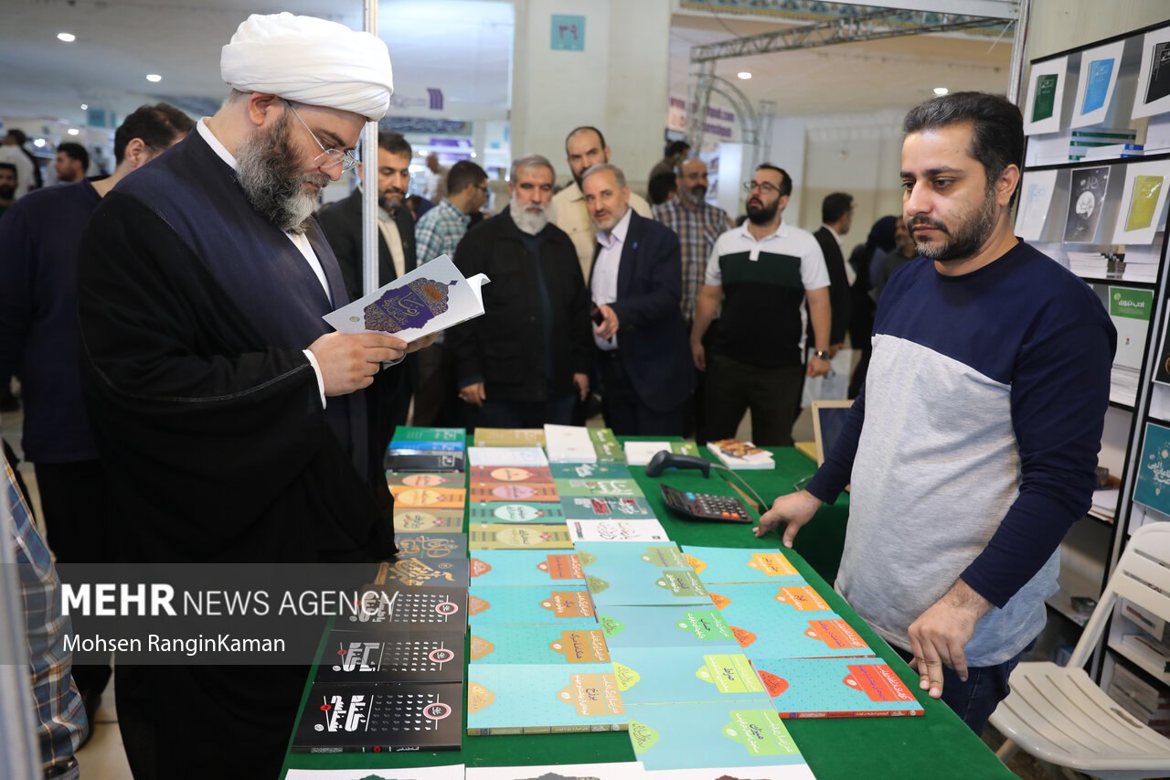 بازدید رئیس سازمان تبلیغات اسلامی از سی و ششمین نمایشگاه کتاب