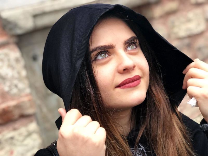 لحظه فرار بازیگر زن از صحنه جرم پس‌از ارتکاب به قتل دوستش!