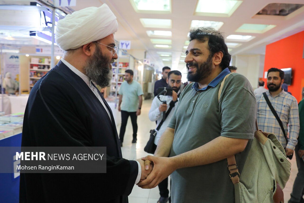 بازدید رئیس سازمان تبلیغات اسلامی از سی و ششمین نمایشگاه کتاب