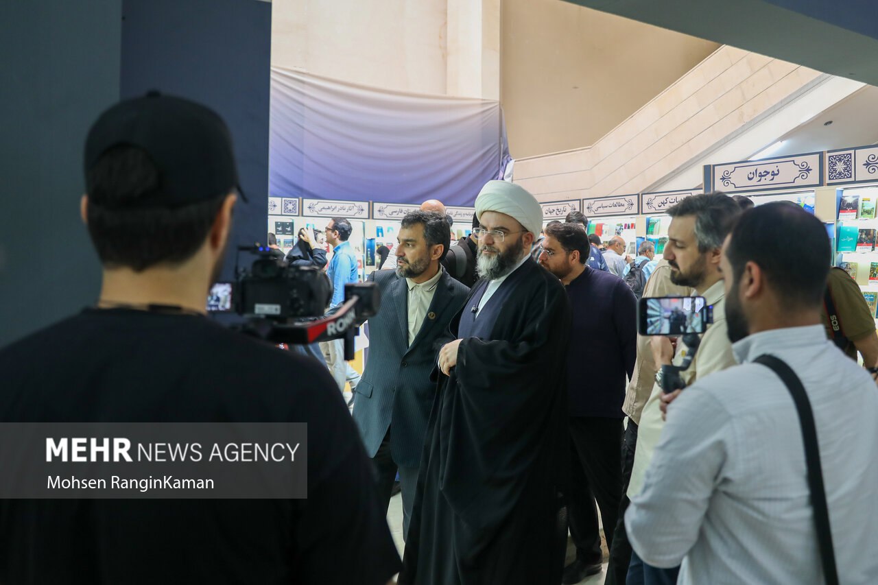 بازدید رئیس سازمان تبلیغات اسلامی از سی و ششمین نمایشگاه کتاب