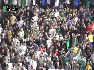 عصبانیت علی علیپور از تعویض شدن مقابل خیبر و لگد زدن به بطری آب معدنی