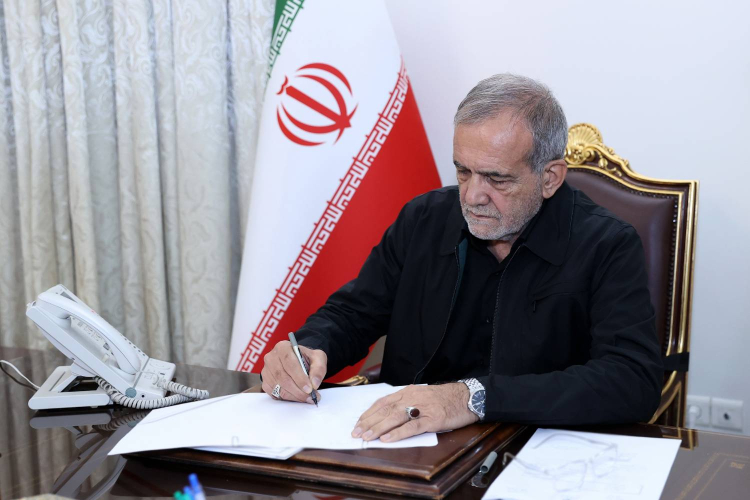 پیام پزشکیان درپی درگذشت والده یک مقام دولت