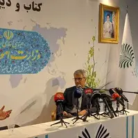 حضور بقائی در نمایشگاه کتاب تهران