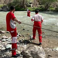 نجات ۲ نفر گرفتار در حاشیه رودخانه کرج