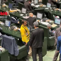 حضور نماینده شیراز با پیراهن ورزشی در مجلس 