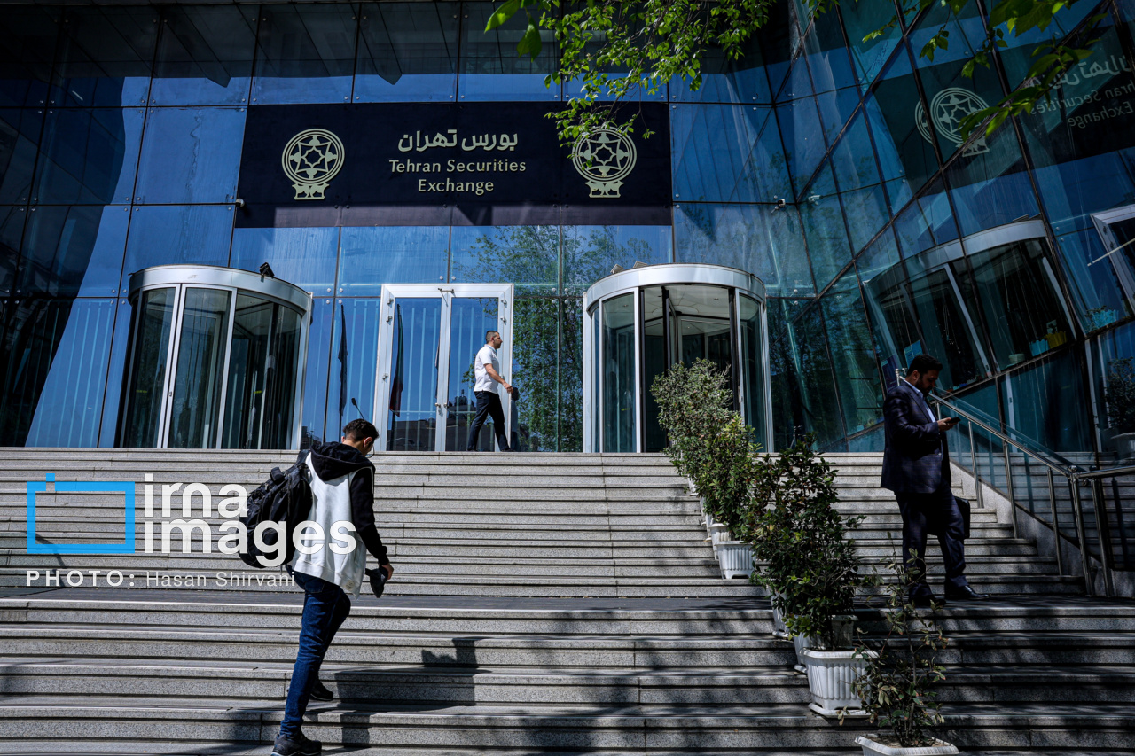 بورس رکوردشکنی کرد؛ عبور از تراز 3.2 میلیون واحدی