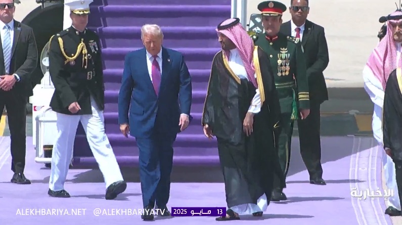 استقبال بن‌ سلمان از ترامپ در فرودگاه ملک خالد
