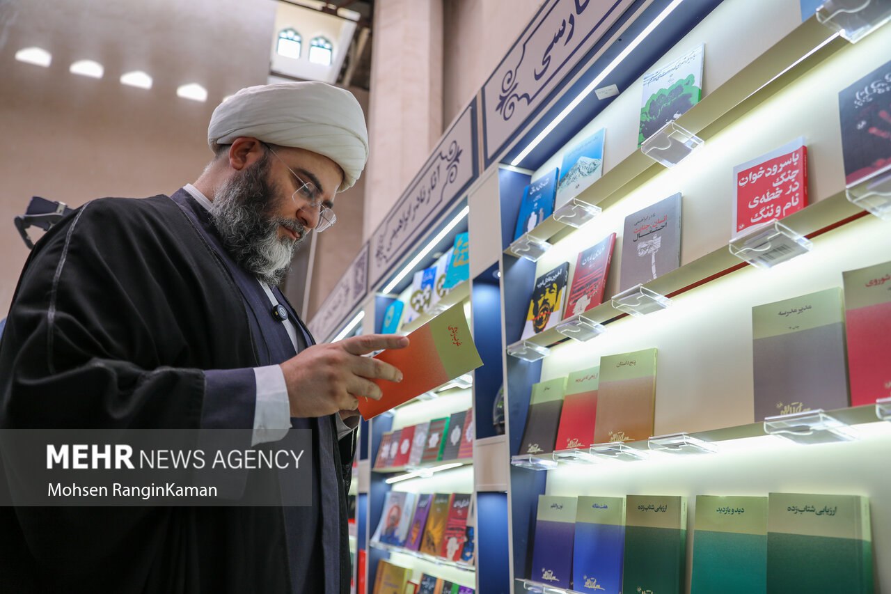 بازدید رئیس سازمان تبلیغات اسلامی از سی و ششمین نمایشگاه کتاب