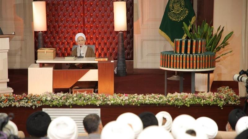اهدای تفسیر شریف تسنیم به آستان مقدس علوی توسط آیتالله جوادی آملی