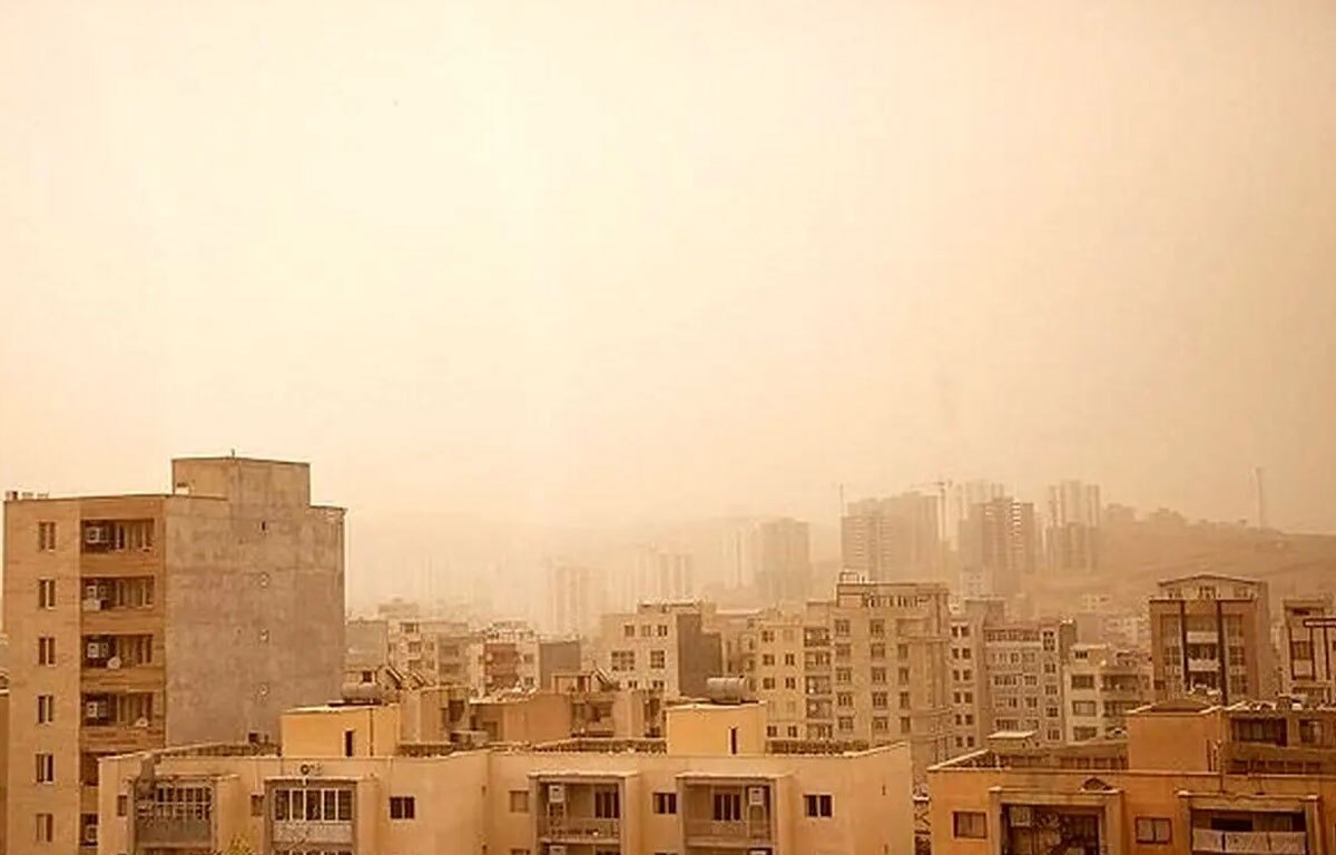 توده غلیظ خاک در غرب کرمانشاه