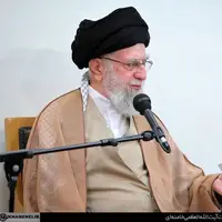 رهبر انقلاب: اگر نشستید و روی خوش نشان دادید و لبخند زدید یا فرار کردید، باطل از بین نخواهد رفت