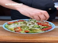 طرز تهیه یک سالاد خفن با ترکیب کردن چند مواد ساده