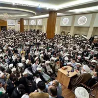 عکس/ استقبال طلاب نجف از آیت الله جوادی آملی در سفر به عراق