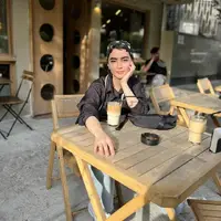 چهره ها/ استایل بهاری بازیگر پایتخت در یک کافه خیابانی