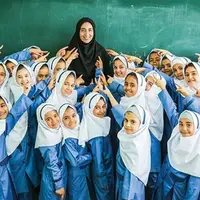 فوق‌العاده ویژه و خاص شامل معلمان و سرایداران مدارس می‌شود
