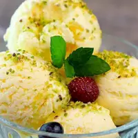 یک بستنی سنتی خوشمزه با عطر و طعم عالی