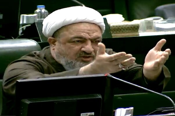 انتقاد رسایی از عدم اجرای برخی قوانین؛ ما این پایین چکاره‌ایم؟