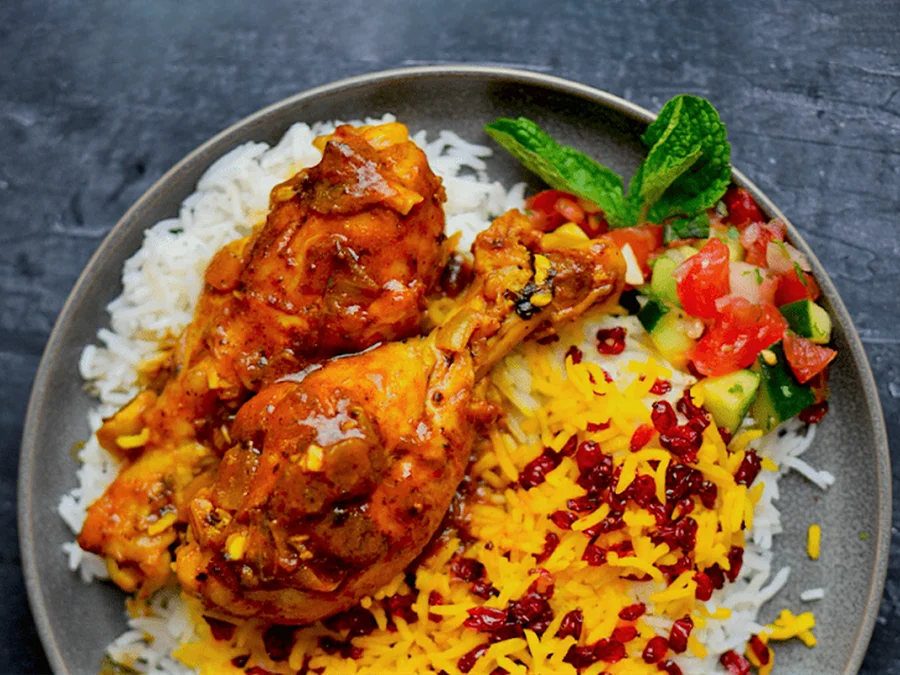 زرشک پلو با مرغ عروسی؛ مواظب باش انگشتات رو باهاش نخوری!