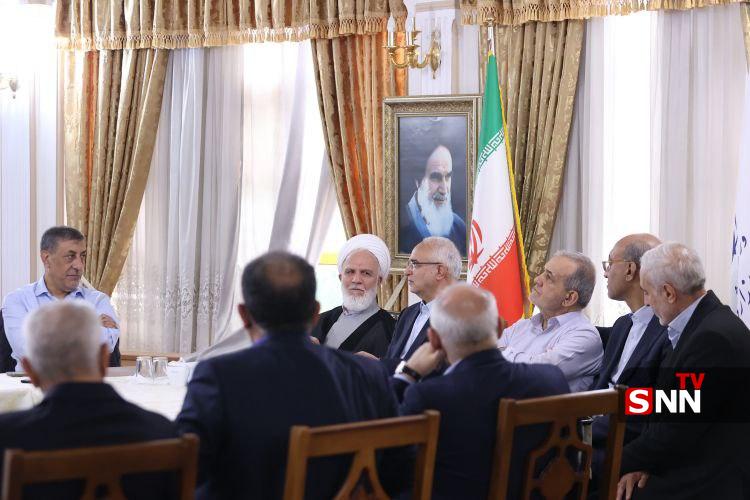 نشست رئیس‌جمهور با اعضای اتاق بازرگانی کرمانشاه