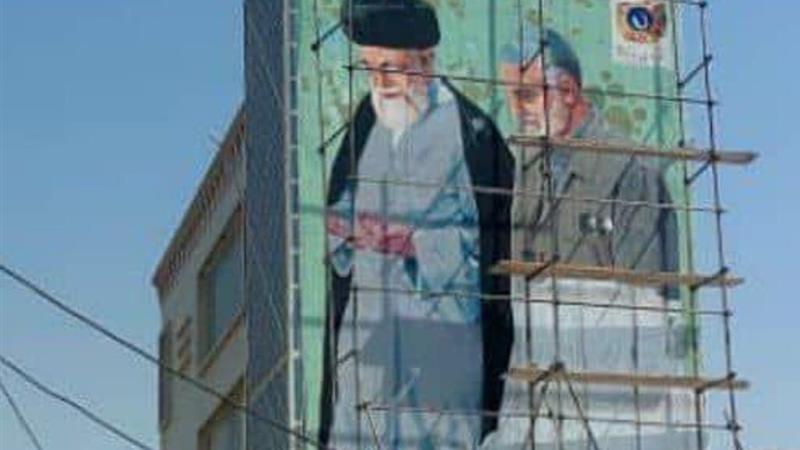 اجرای دیوارنگاری با محوریت فرهنگ شهادت و ولایت‌مداری در گناوه