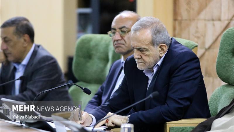 پزشکیان:آینده کشور را با آموزش درست فرزندانمان خواهیم ساخت