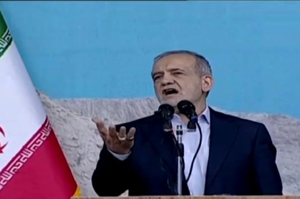 واکنش پزشکیان به گزافه گویی‌های ترامپ: زندگی و دار و ندار رهبر عزیز انقلاب مشخص است