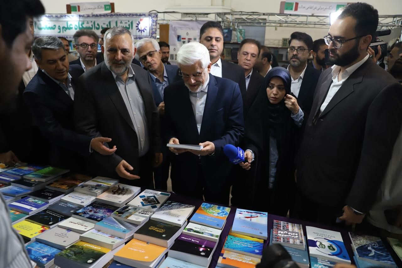 عکس/ بازدید معاون اول رئیس‌جمهور از نمایشگاه بین‌المللی کتاب تهران
