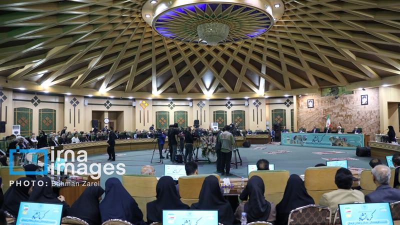 اعتراض یک دانشآموز به مافیای کنکور در حضور رییسجمهور