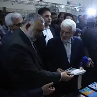 عارف از نمایشگاه بین‌المللی کتاب بازدید کرد