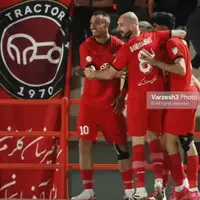 نشان خلیج فارس روی استیج تراکتور