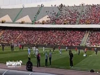 تشویق امید عالیشاه پیش از مصاف دو تیم پرسپولیس - هوادار